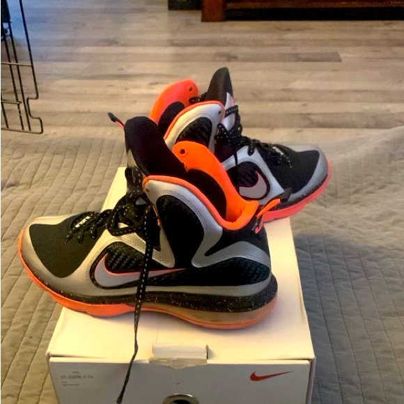 LeBron 9-The Mango Edition/Size-8 - Picture 1 of 4